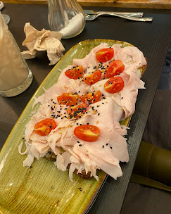 Tostada salada con pavo, tomate y semillas
